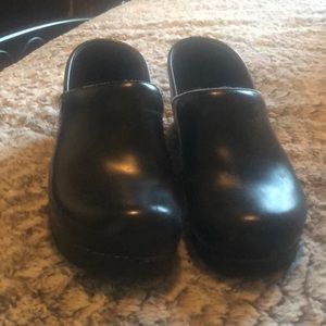 Women’s black 38 dansko good condition